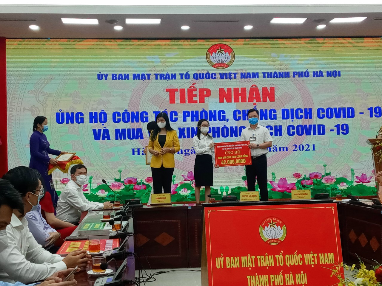 Dấu ấn ở lễ tiếp nhận ủng hộ công tác phòng, chống dịch Covid-19